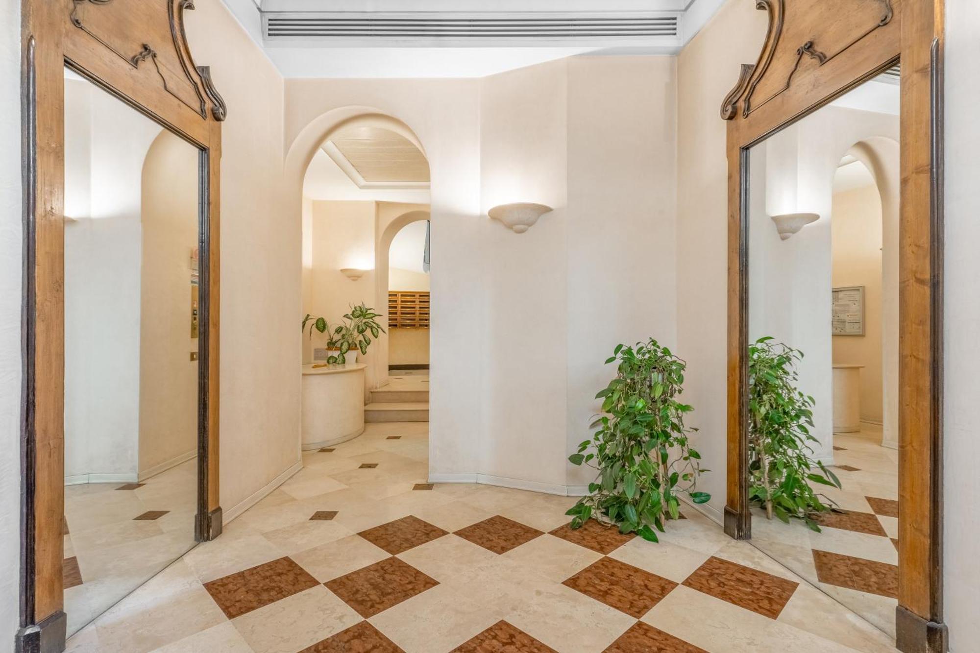 Central Luxurious Apartment Duomo A/C-Wi-Fi Free Milan Exterior photo
